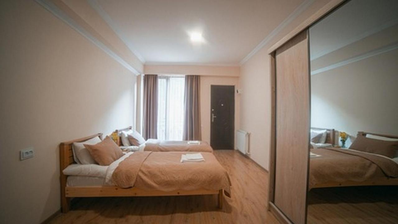 Hotel Surami Exterior foto