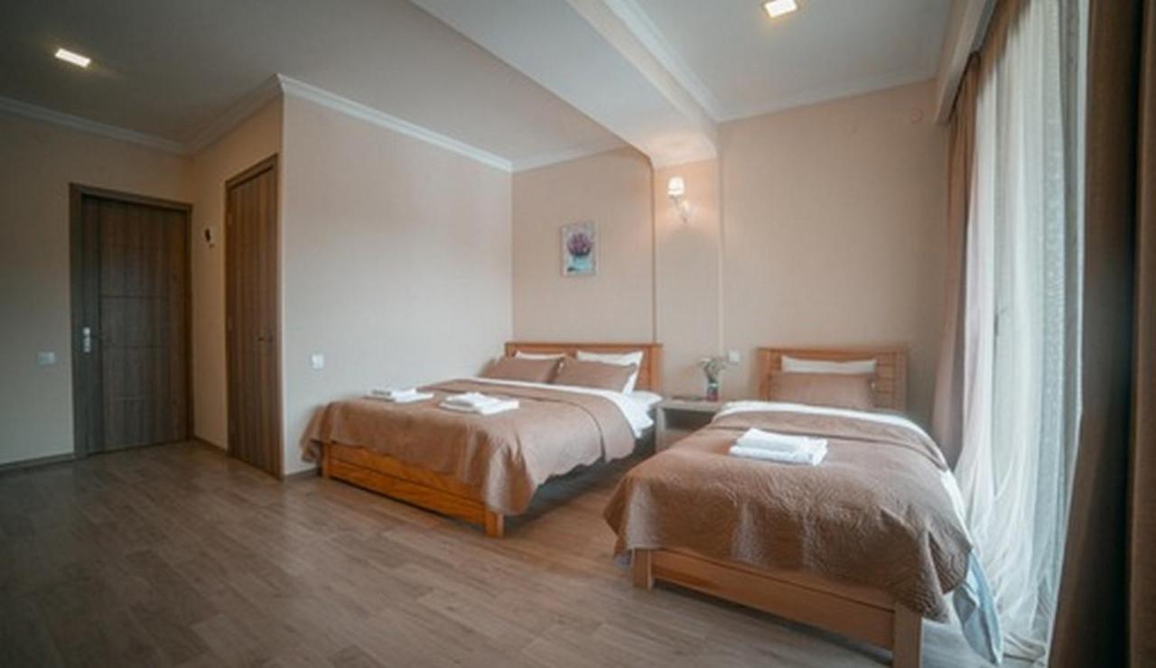 Hotel Surami Exterior foto