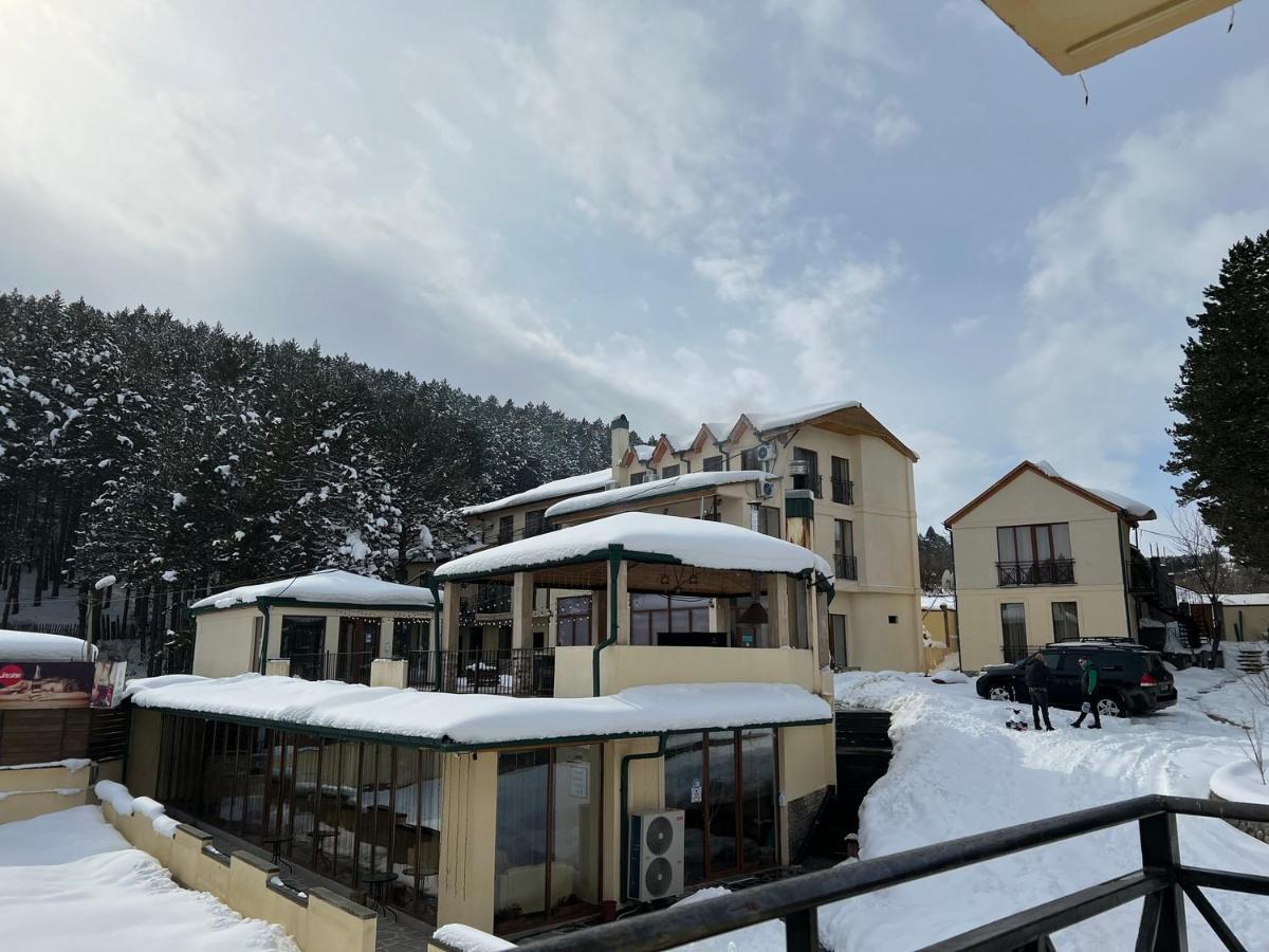 Hotel Surami Exterior foto
